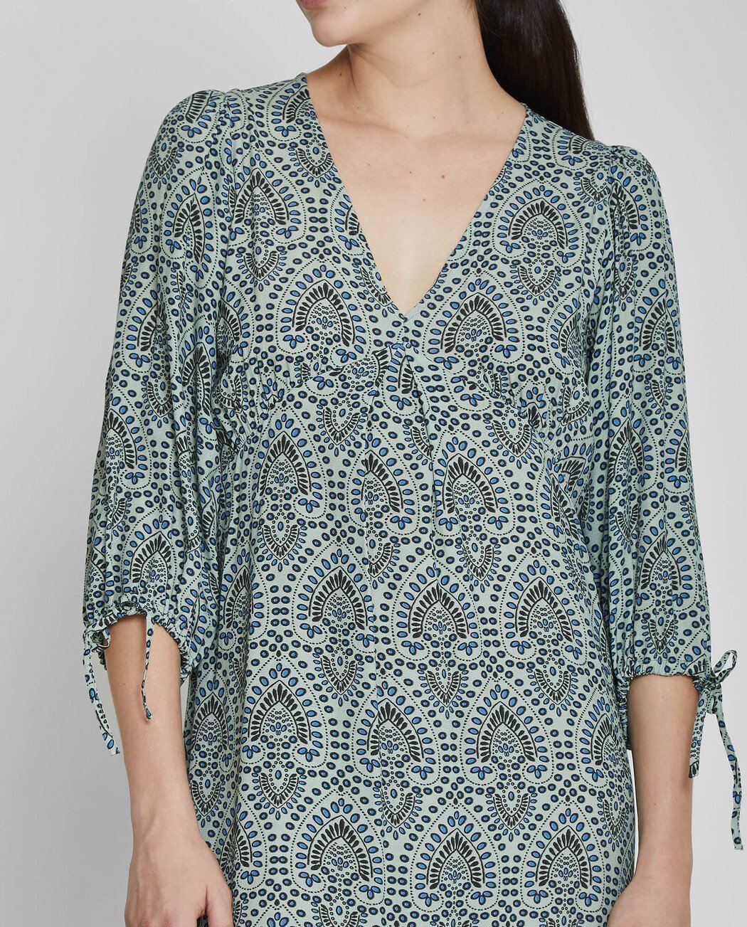 VESTIDO MIDI FLUIDO