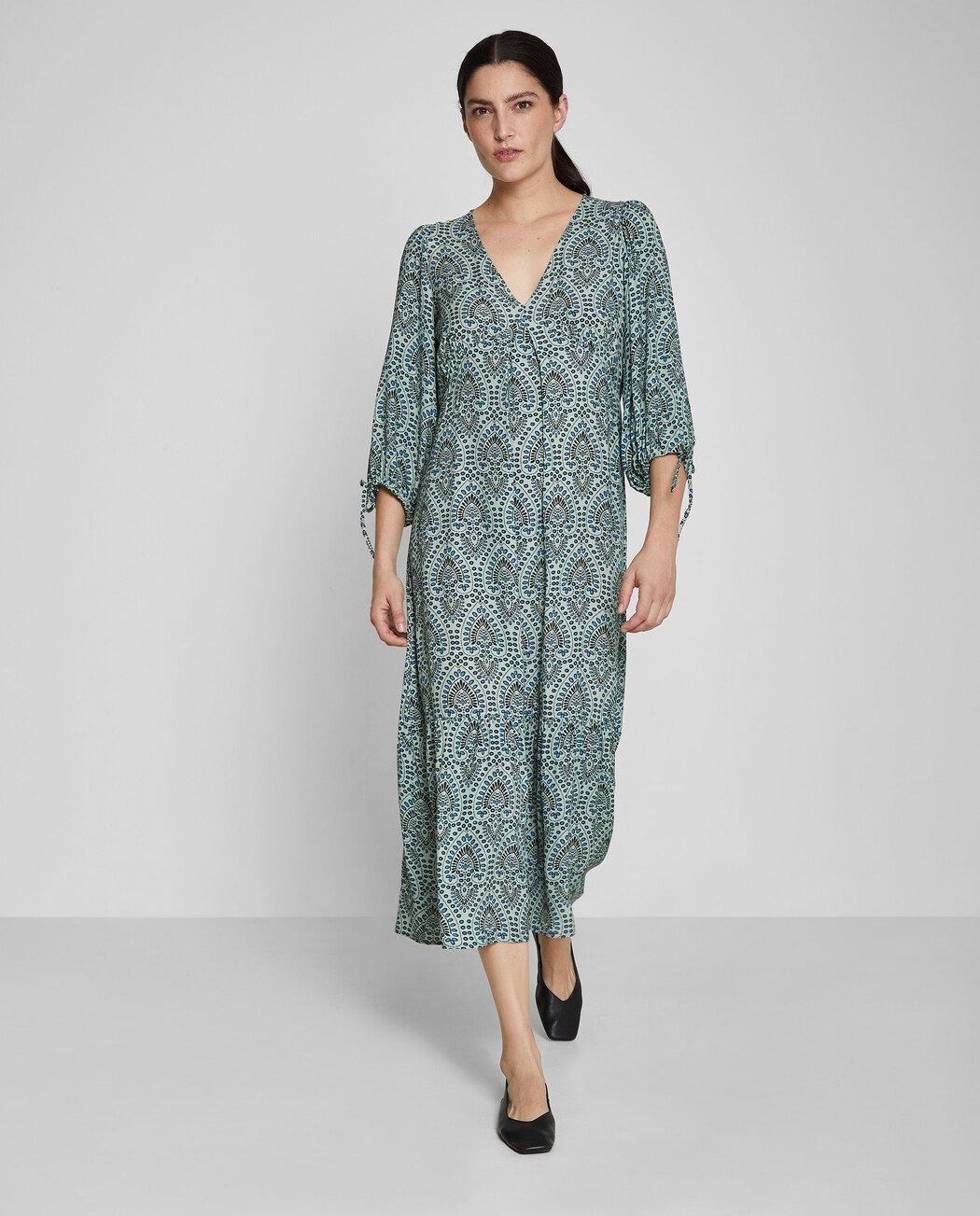 VESTIDO MIDI FLUIDO