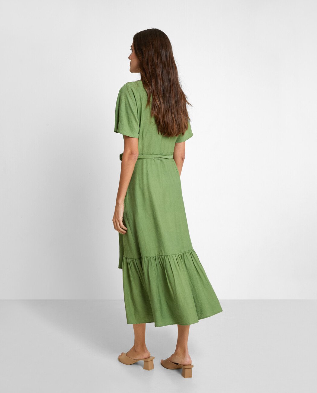 VESTIDO CRUZADO CON VOLANTE