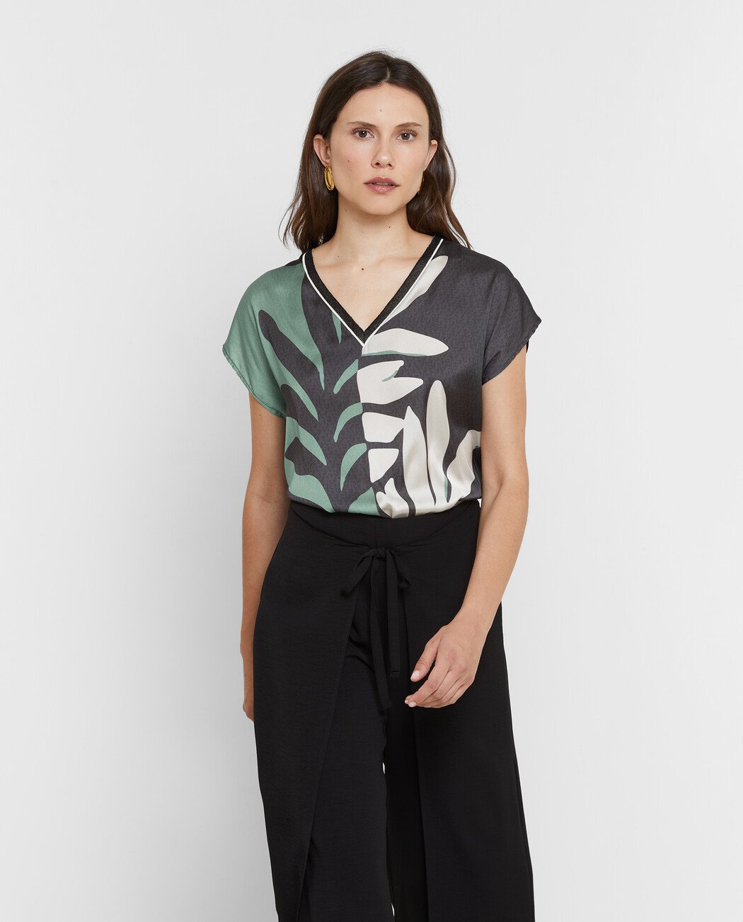 CAMISETA CON ESTAMPADO FLORAL