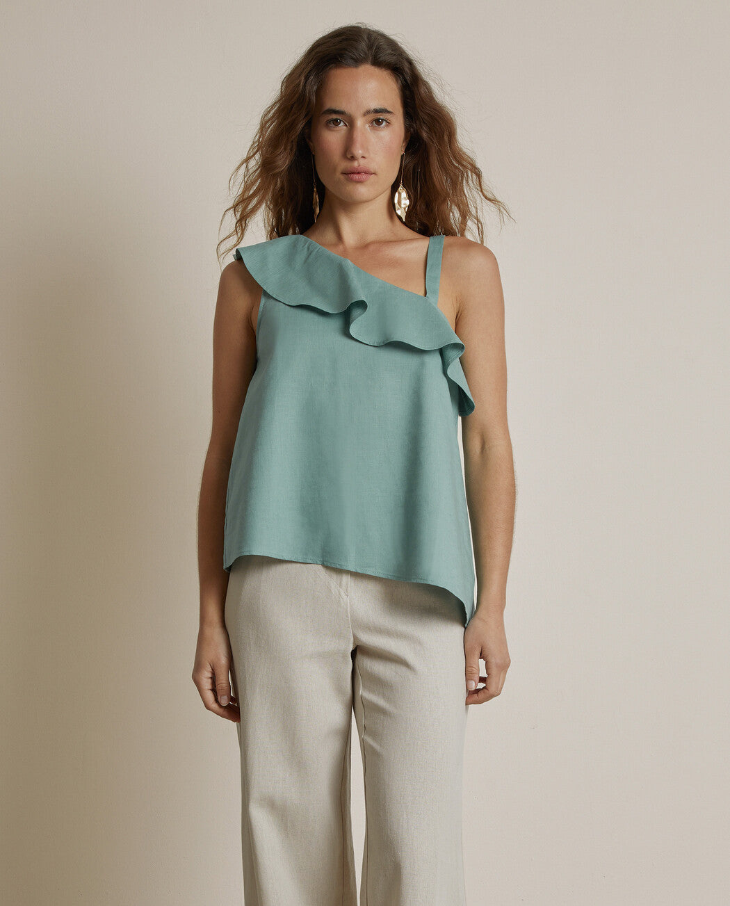 BLUSA VOLANTE ASIMÉTRICA