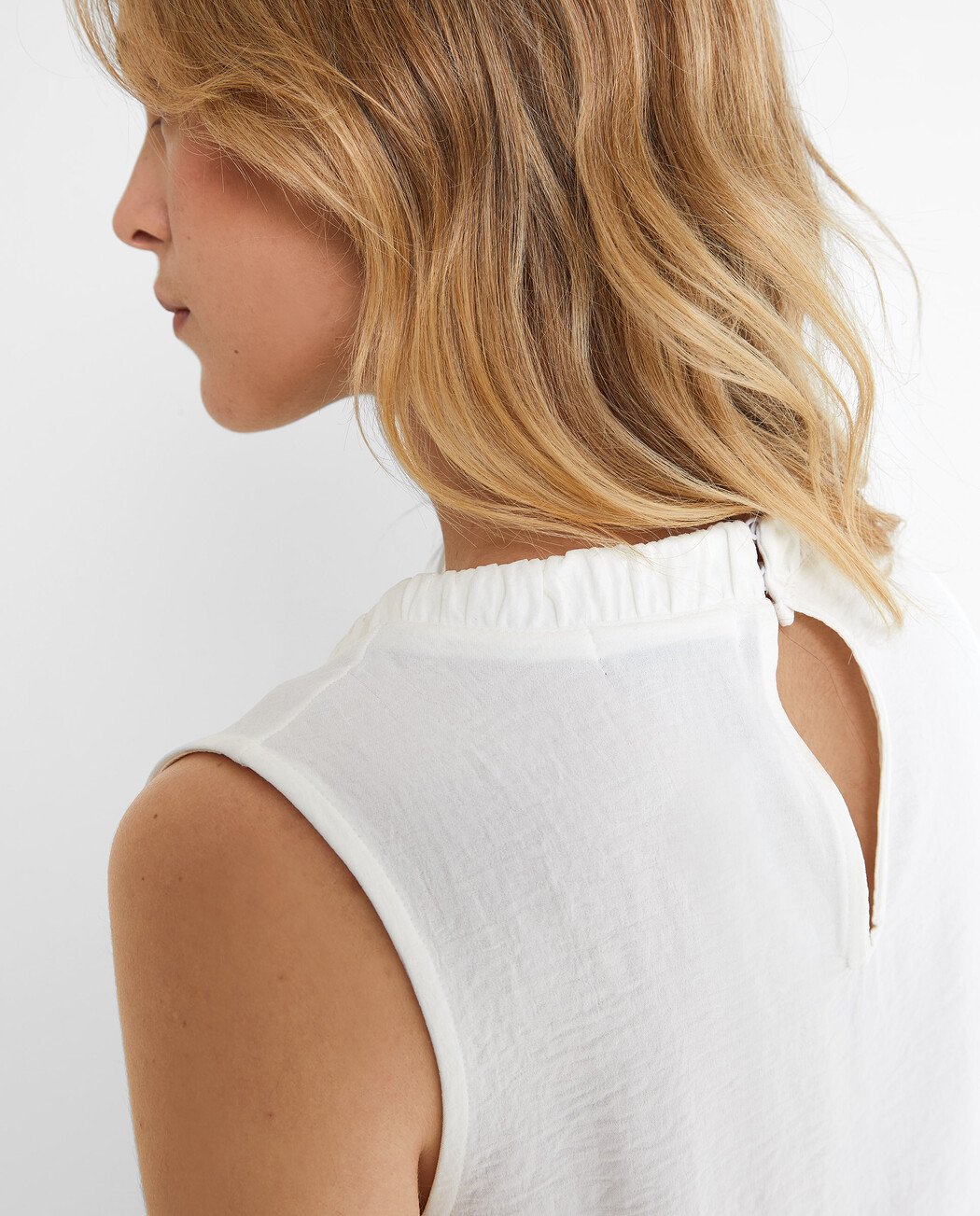 BLUSA SIN MANGAS