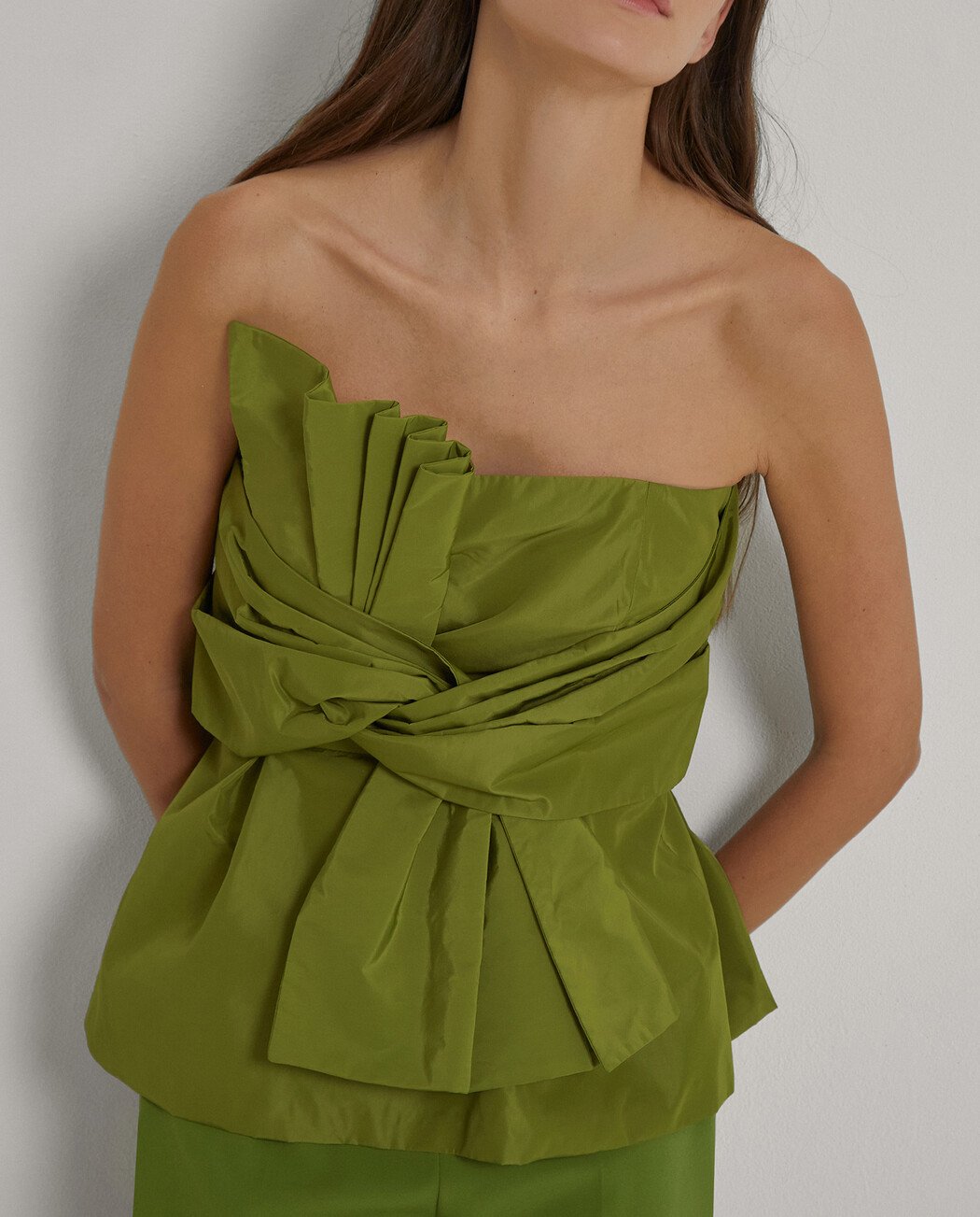 TOP STRAPLESS CON LAZO FRONTAL