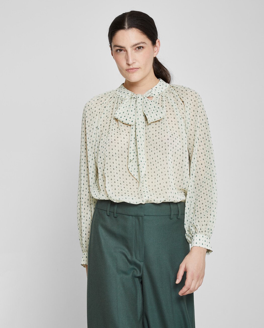 BLUSA LAZO EN CUELLO