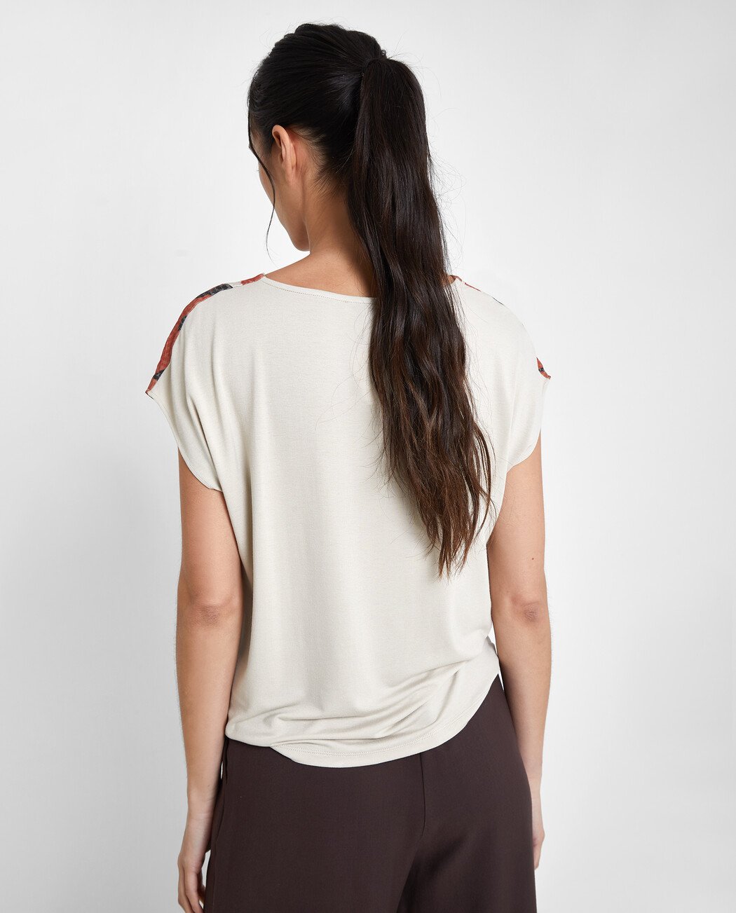 CAMISETA CON LAZO LATERAL