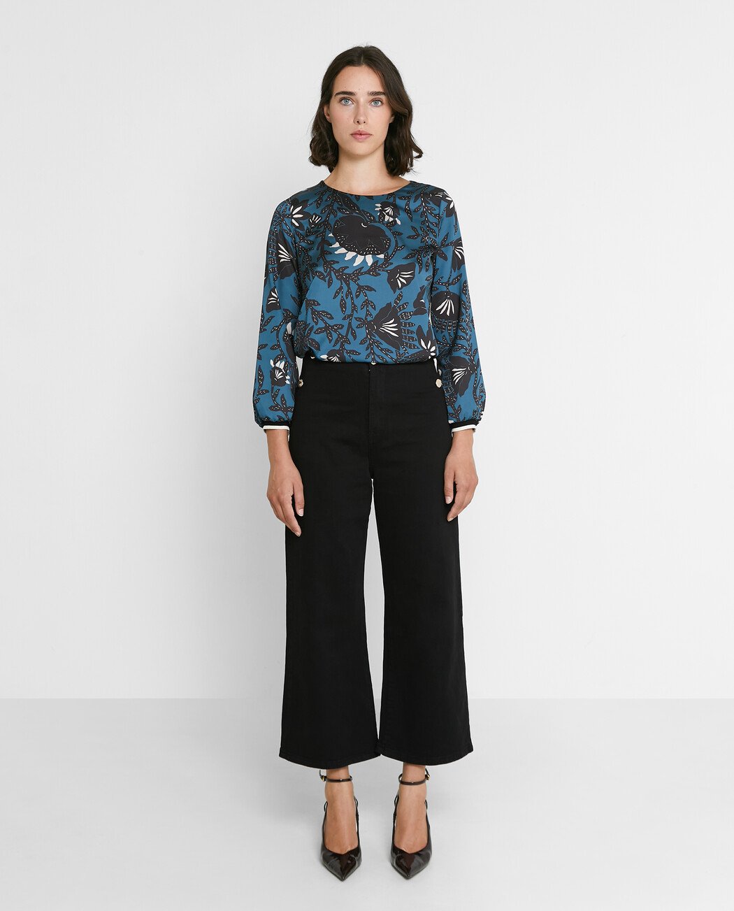 CAMISETA AZUL ESTAMPADA