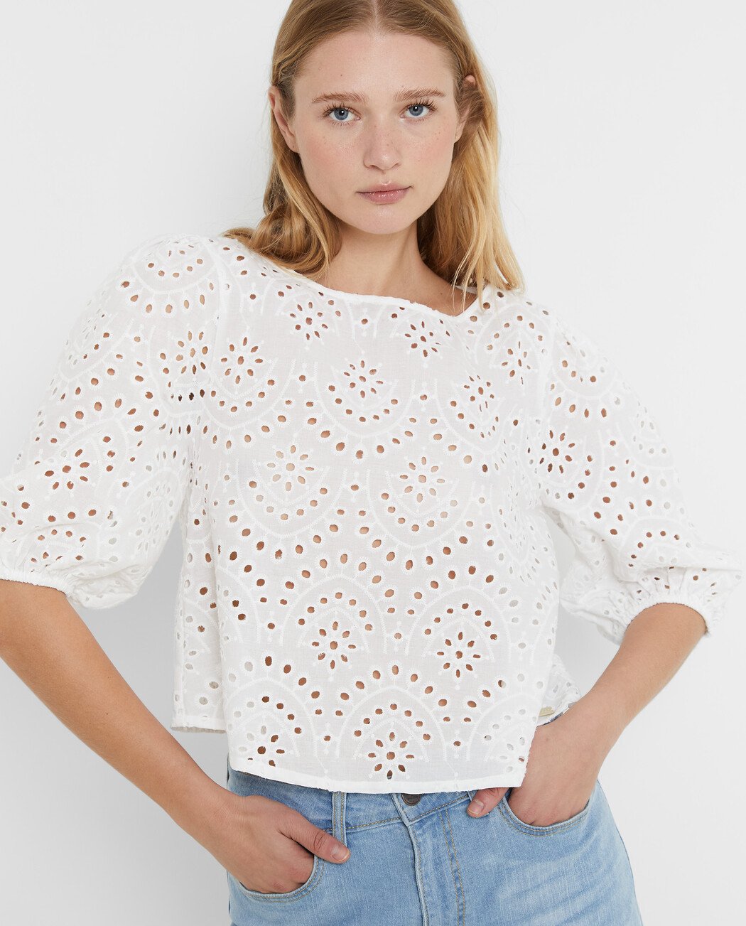 BLUSA BORDADO SUIZO