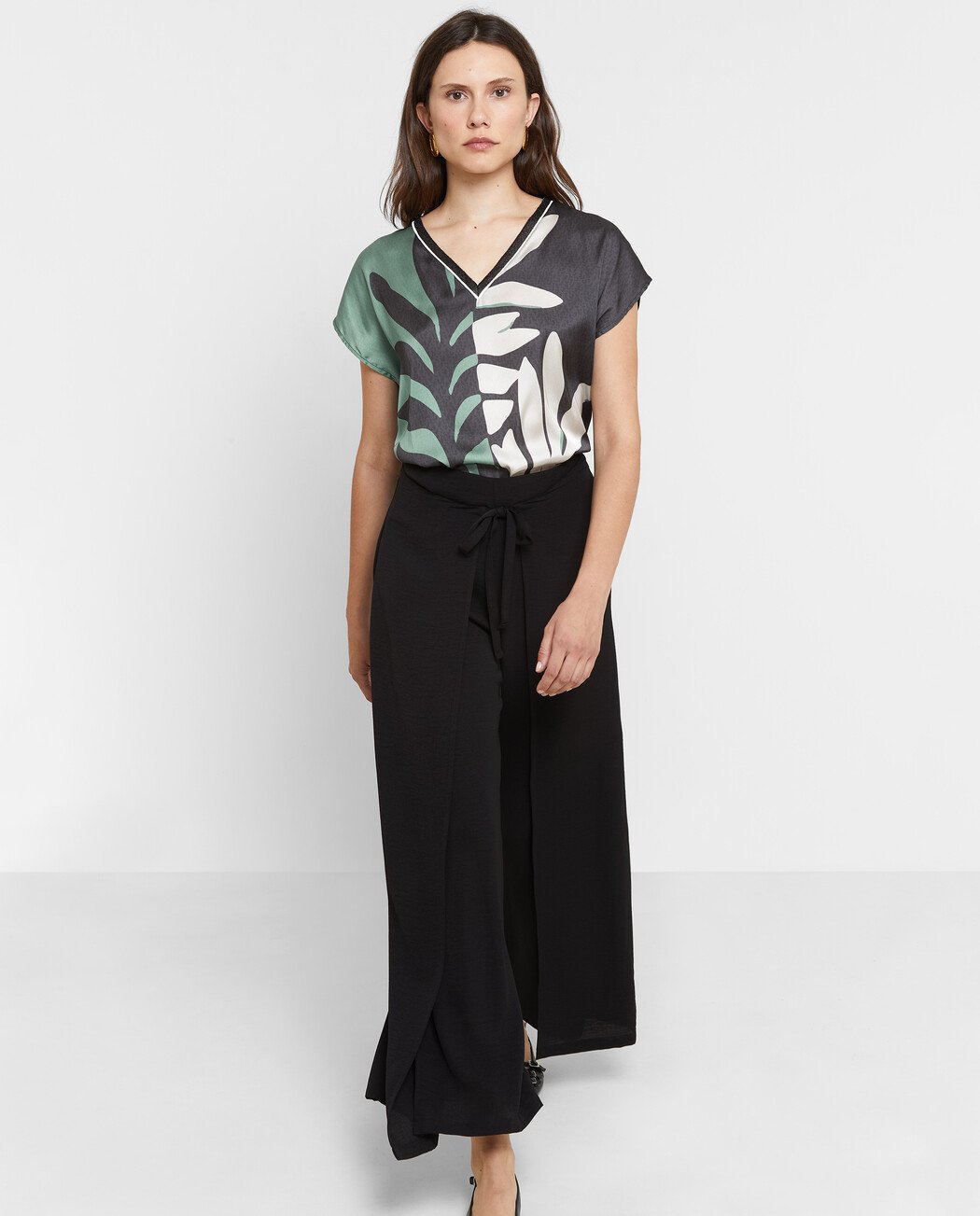 CAMISETA CON ESTAMPADO FLORAL