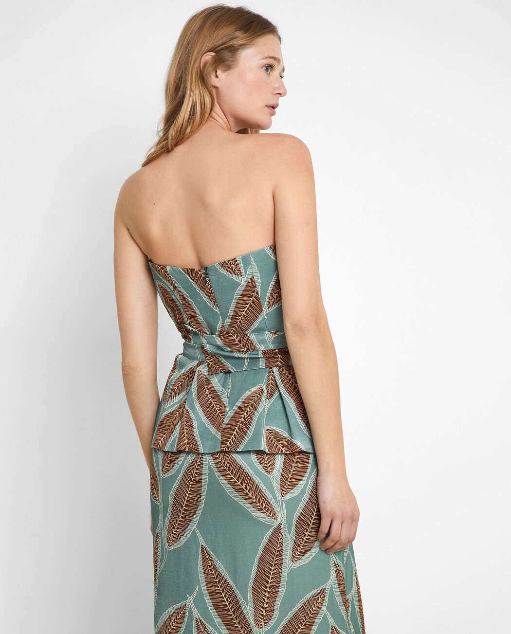 TOP ASIMÉTRICO STRAPLESS
