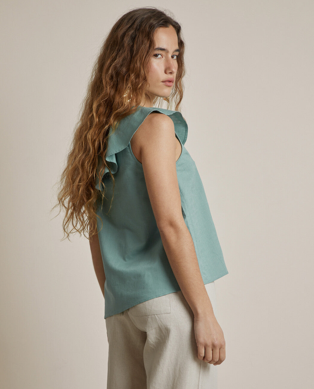 BLUSA VOLANTE ASIMÉTRICA
