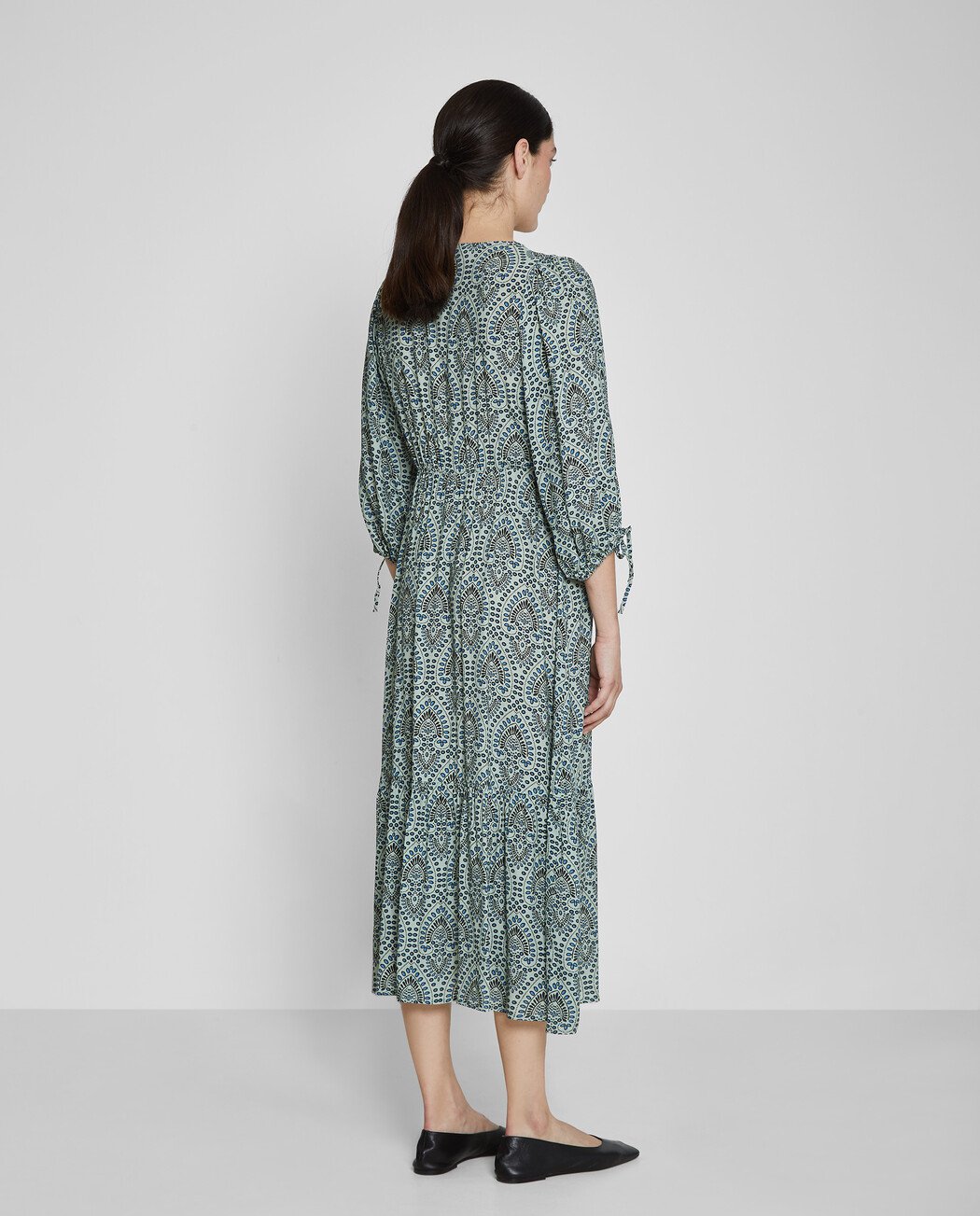 VESTIDO MIDI FLUIDO