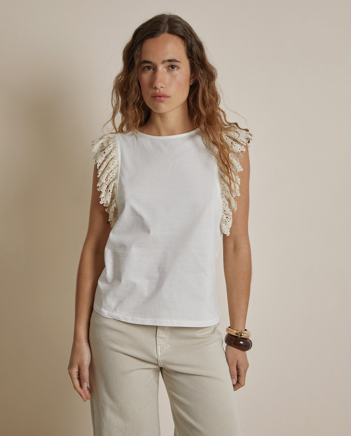 T-SHIRT WITH RUFFLED SLEEVES