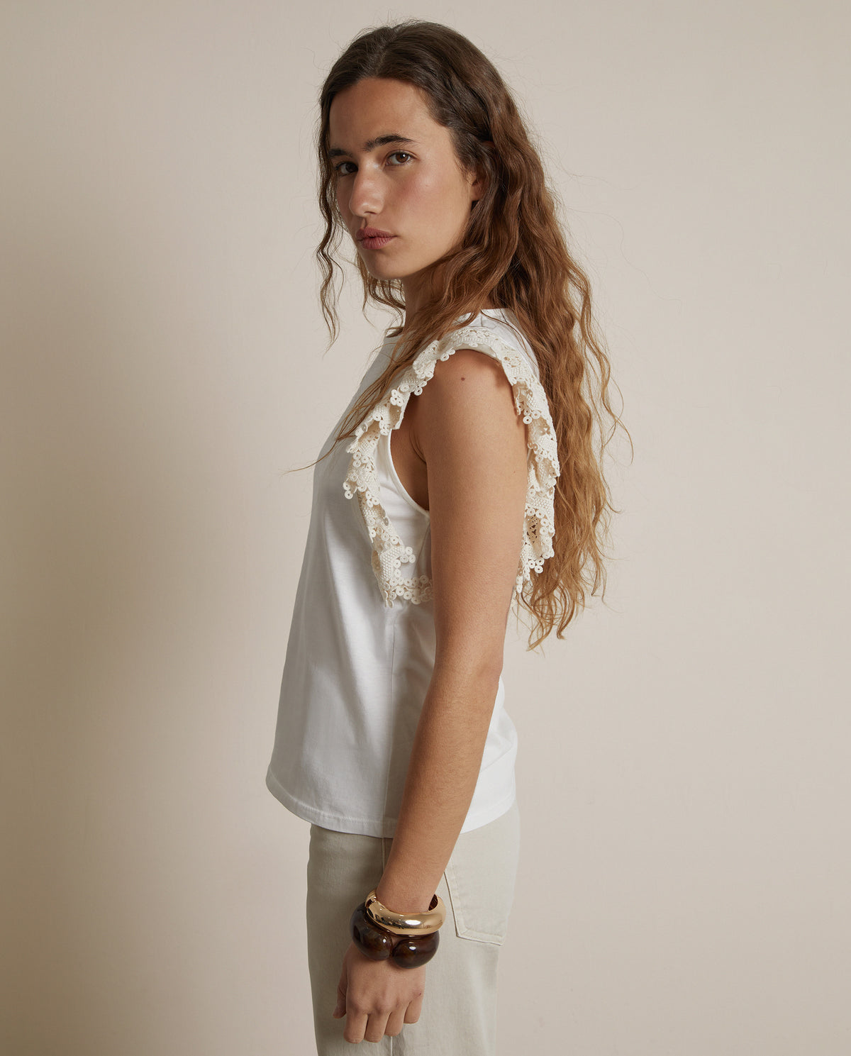 T-SHIRT WITH RUFFLED SLEEVES