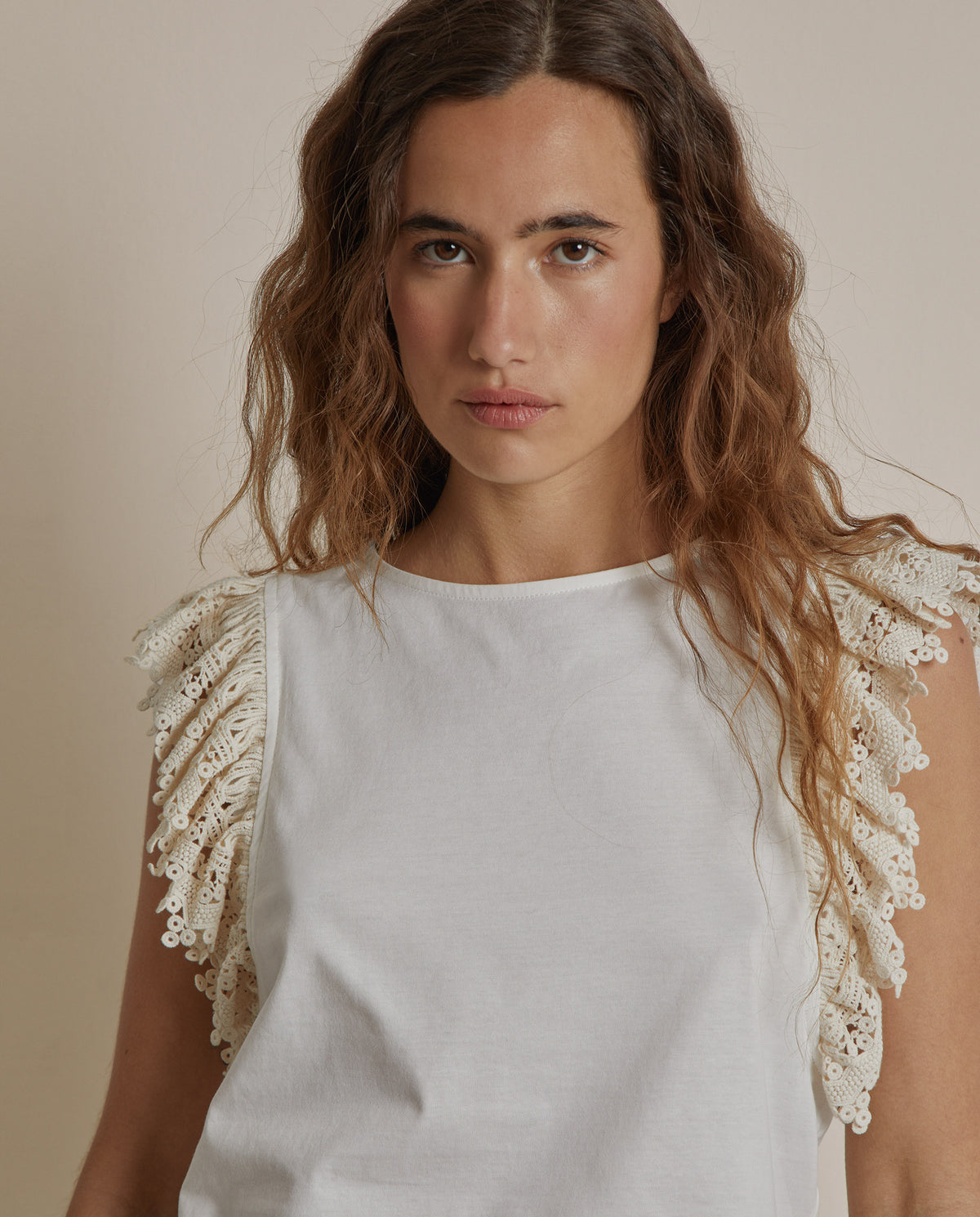 T-SHIRT WITH RUFFLED SLEEVES