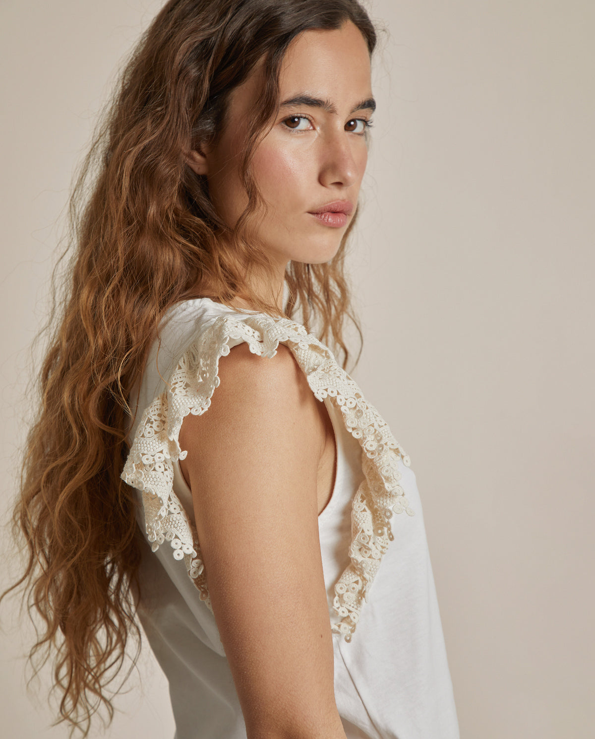 T-SHIRT WITH RUFFLED SLEEVES