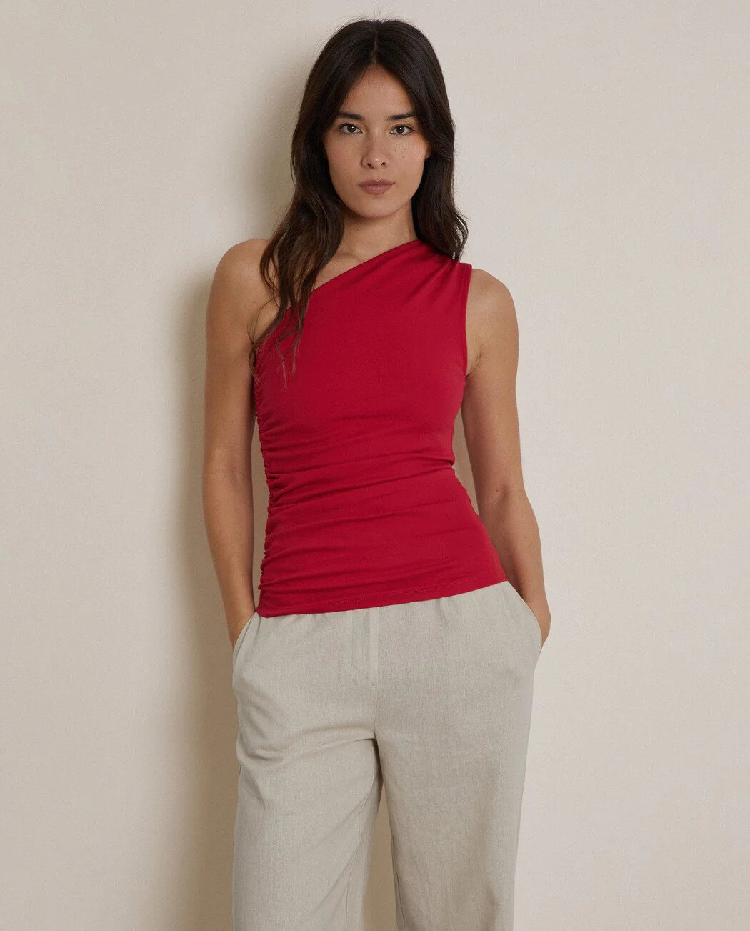 TOP CON HOMBRO DESCUBIERTO R1