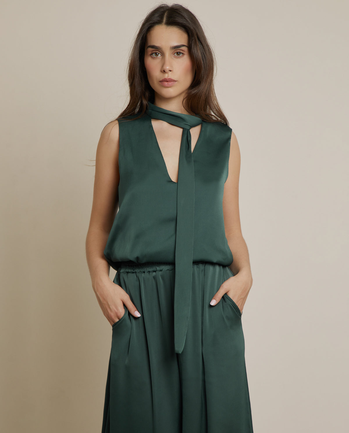 DETAIL TOP