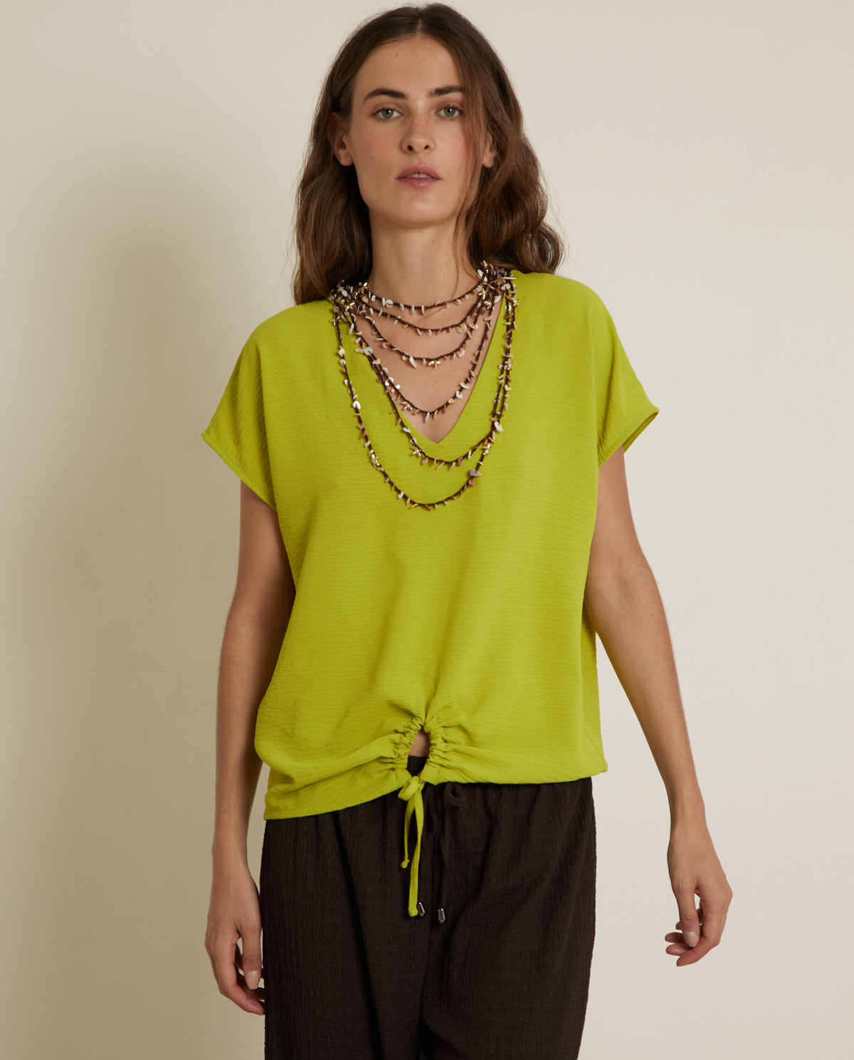 BLUSA AJUSTABLE EN BAJO