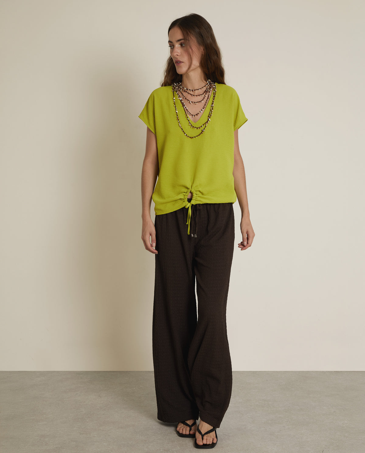 BLUSA AJUSTABLE EN BAJO