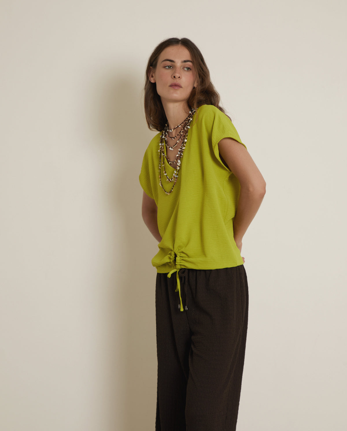 BLUSA AJUSTABLE EN BAJO