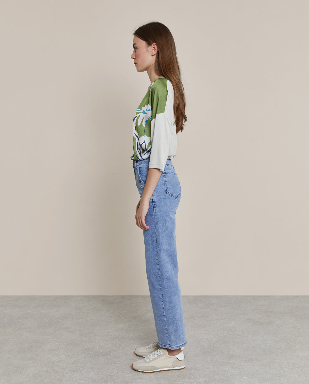 V-NECK PRINTED SWEATSHIRT