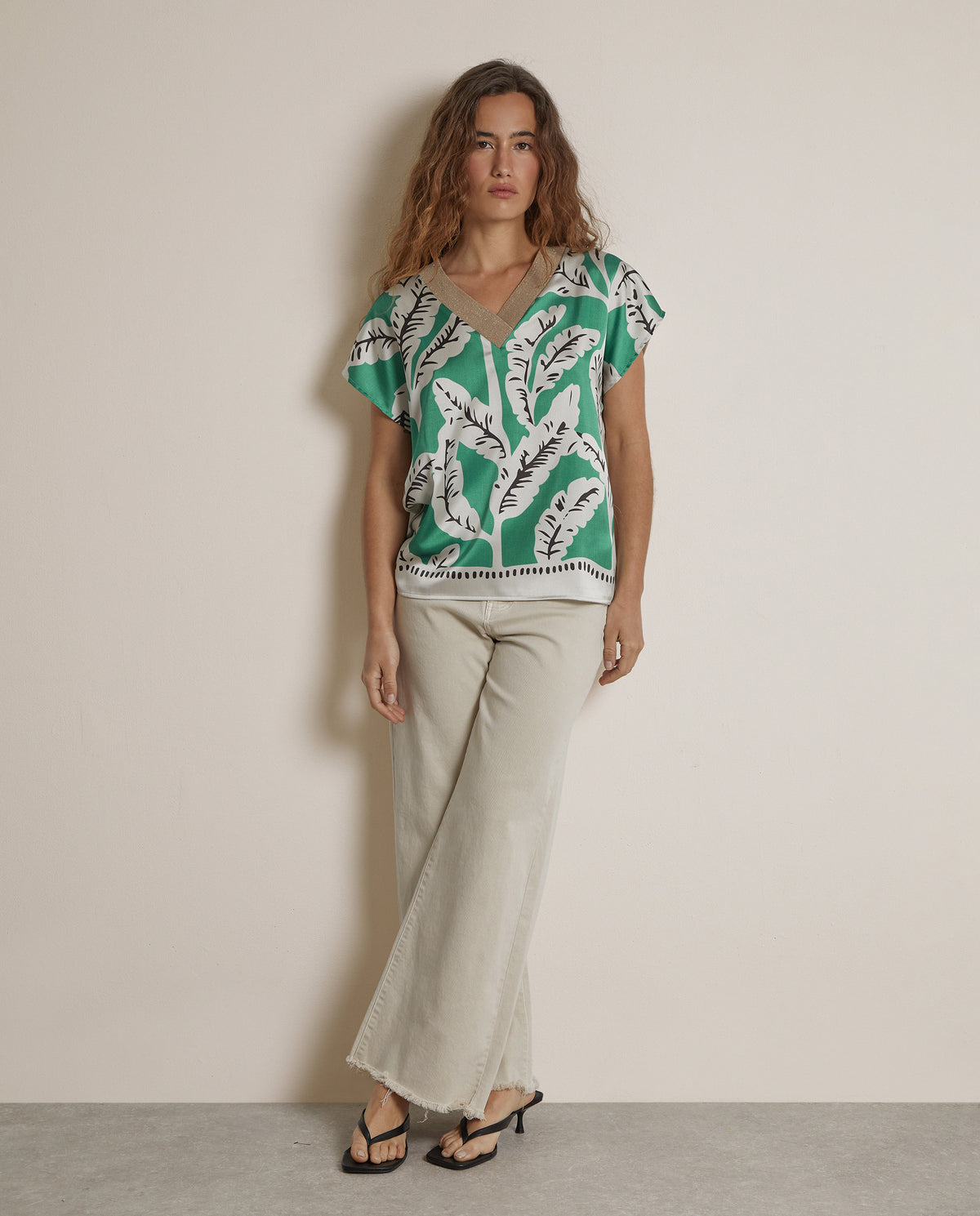 CAMISETA CUELLO BRILLO