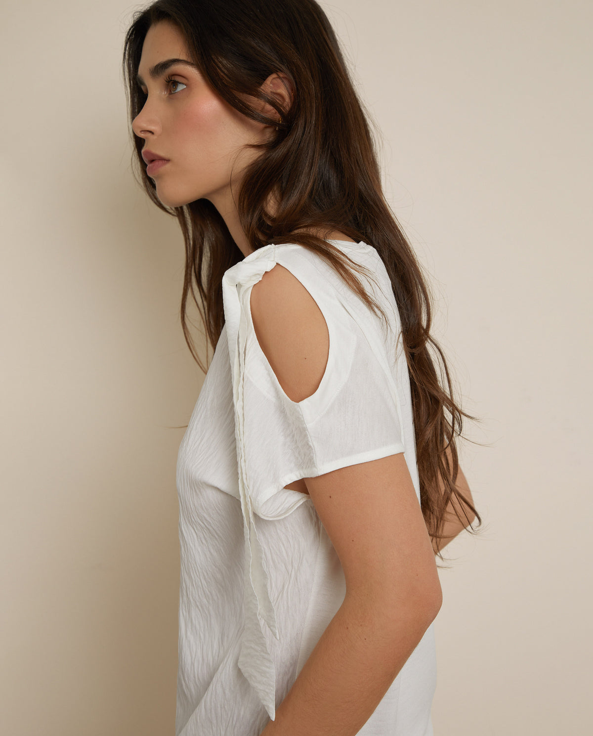 CAMISETA CON LAZO