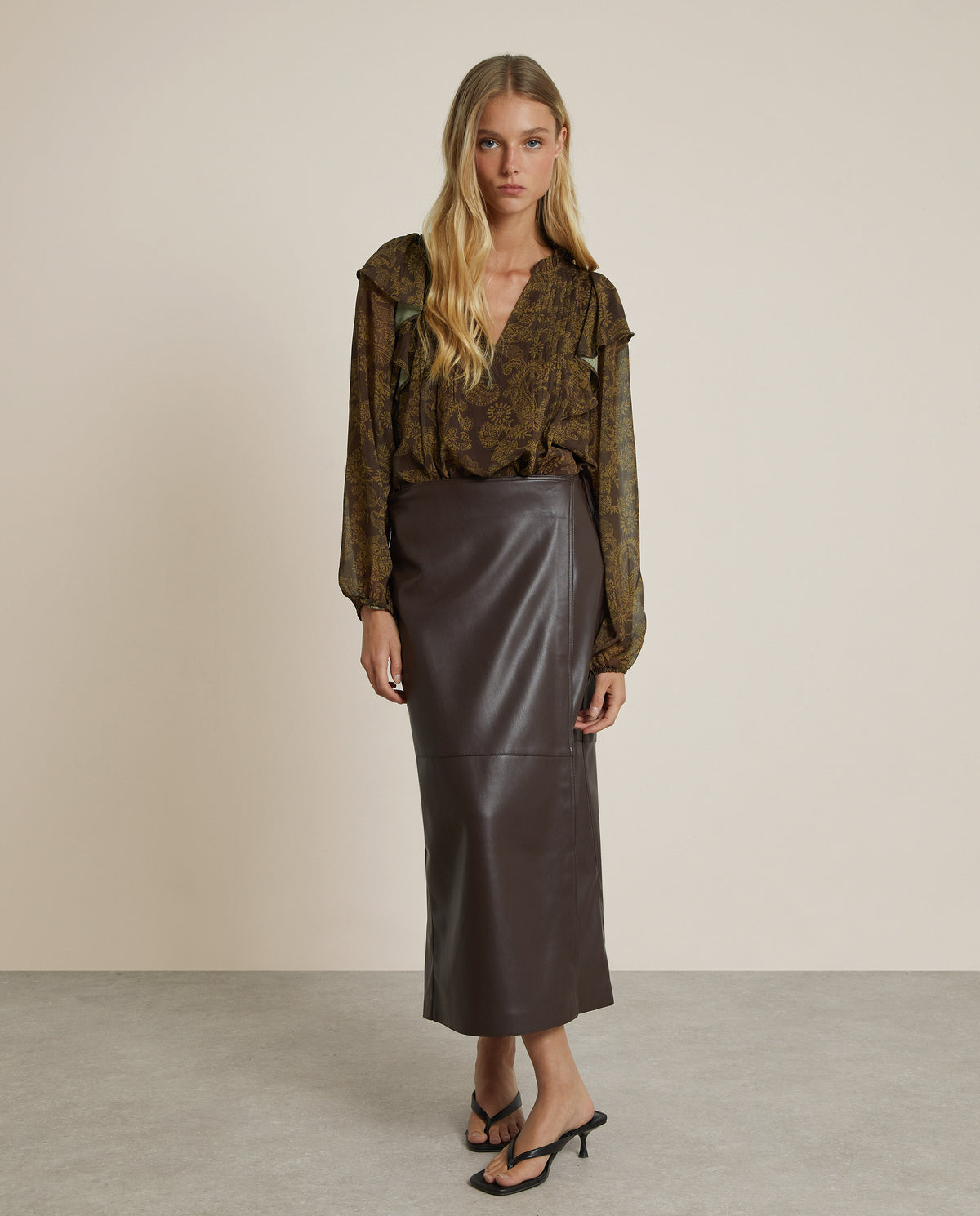 FALDA MIDI EFECTO PIEL