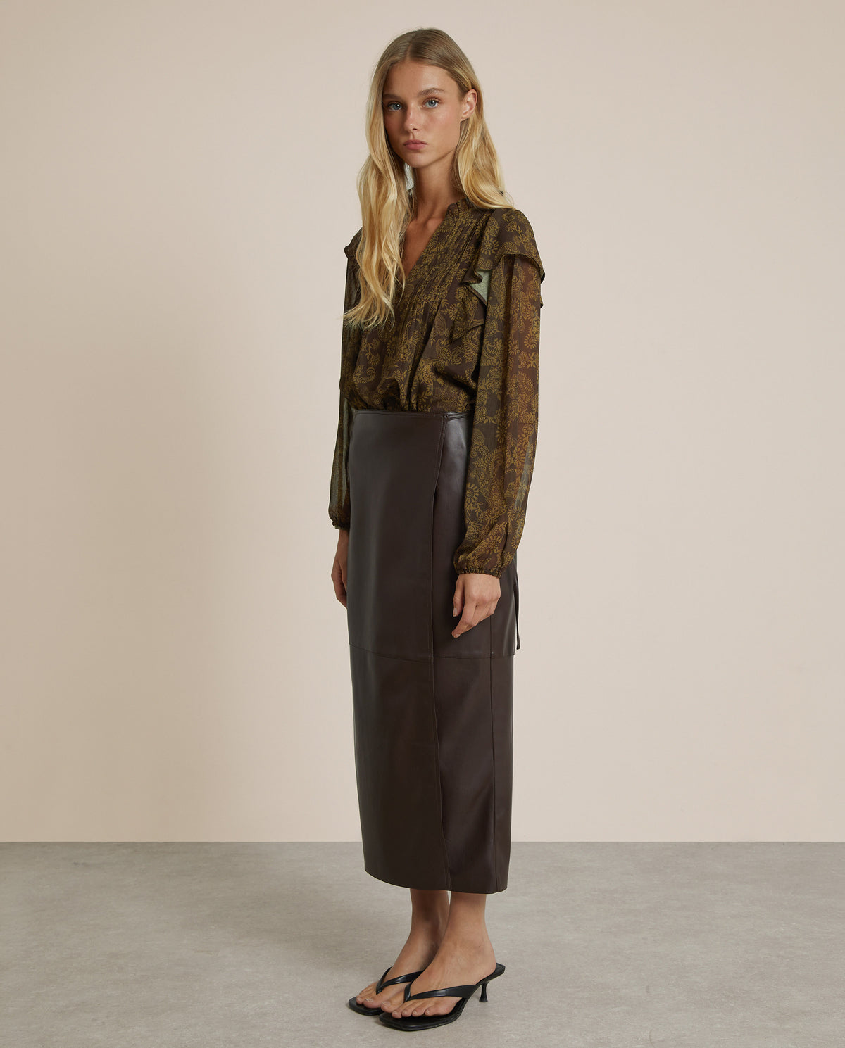 FALDA MIDI EFECTO PIEL