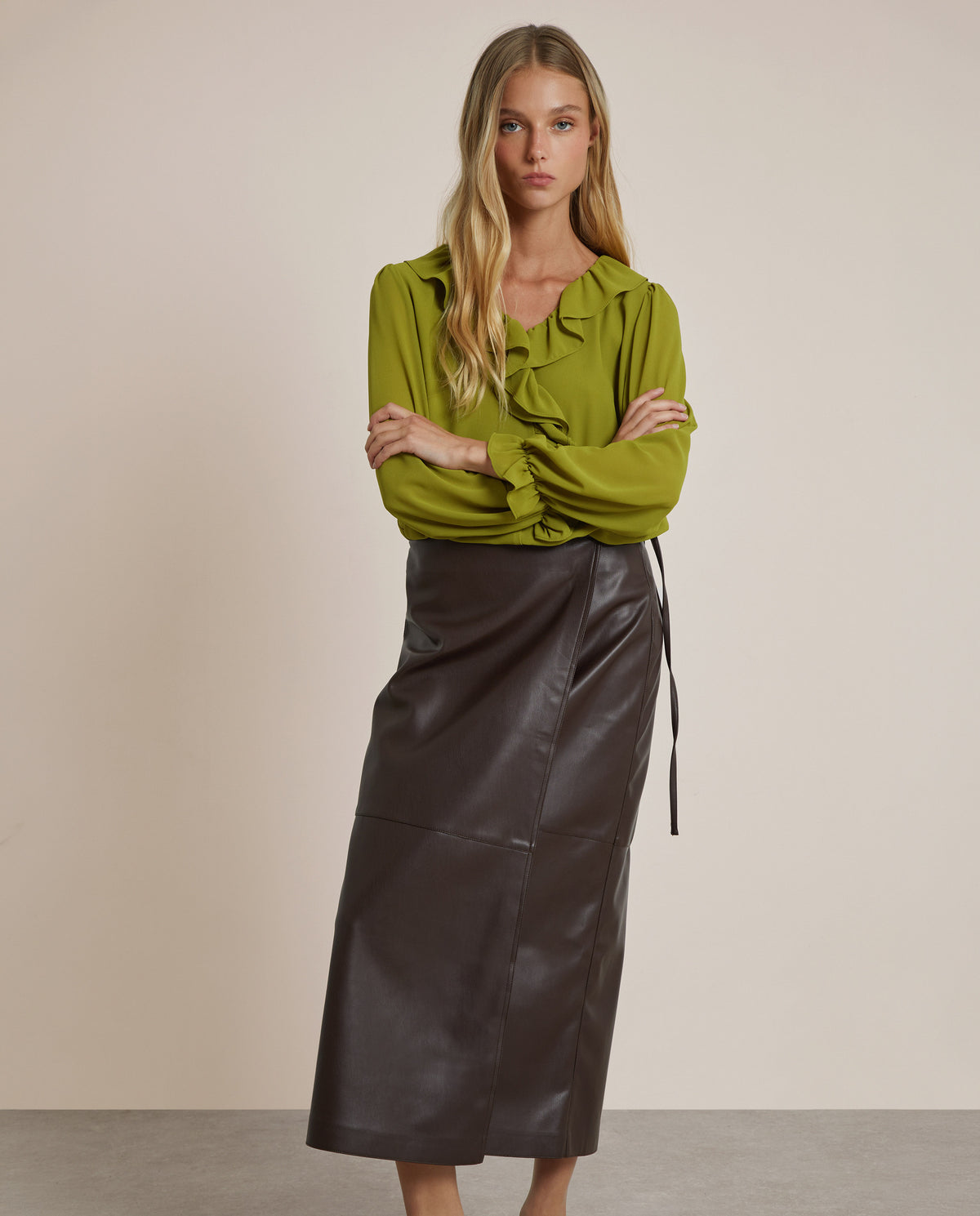 FALDA MIDI EFECTO PIEL