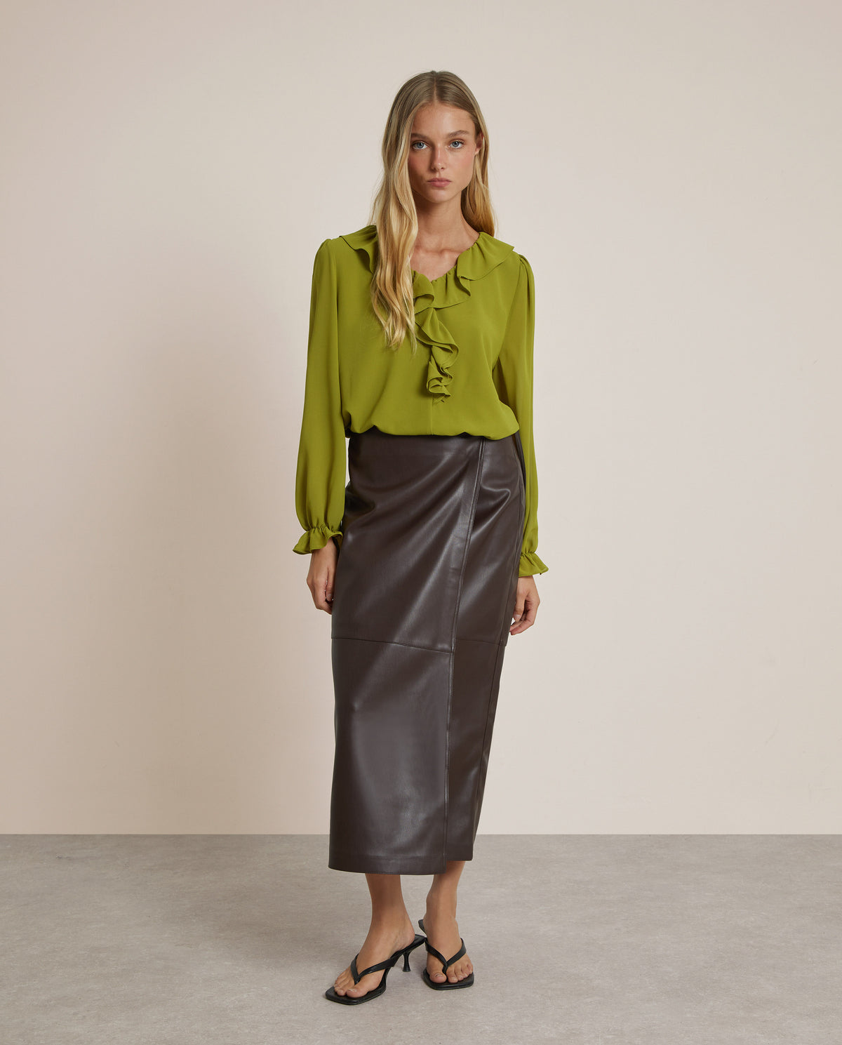 FALDA MIDI EFECTO PIEL