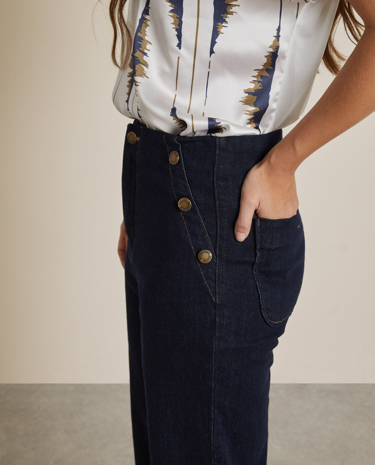 PANTALÓN VAQUERO BOTONES