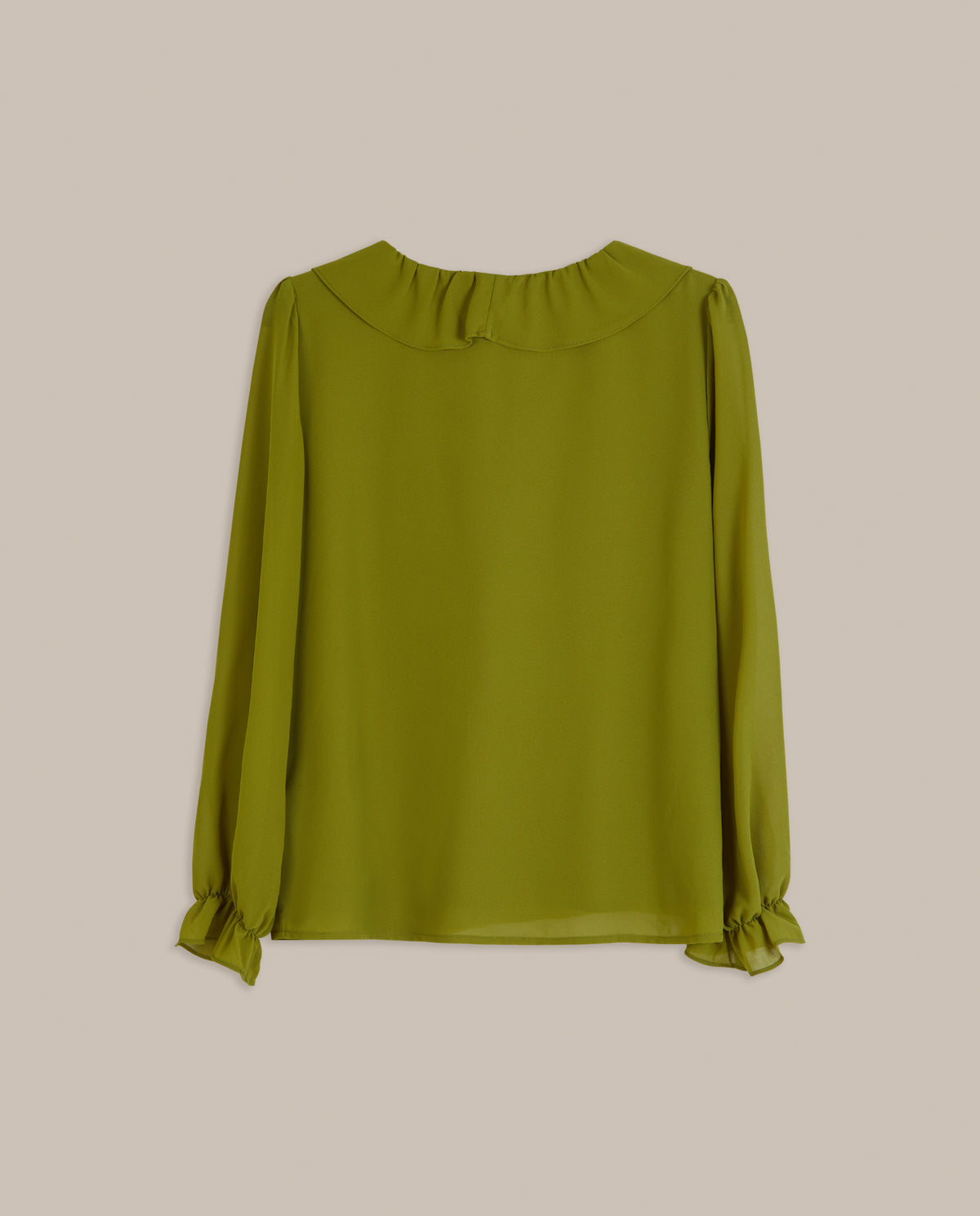 BLUSA CON VOLANTE EN ESCOTE