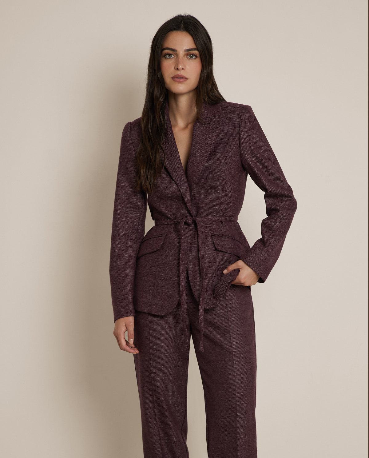 BLAZER CON CINTURÓN JASPEADO