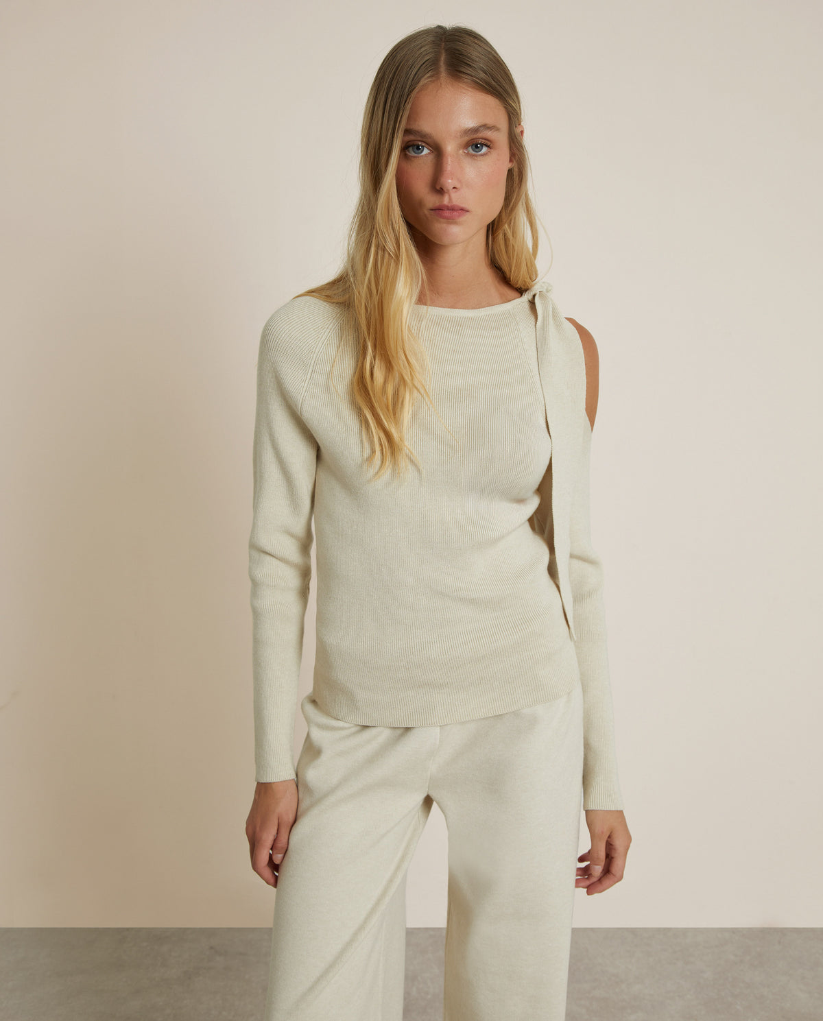 CUT-OUT SWEATER