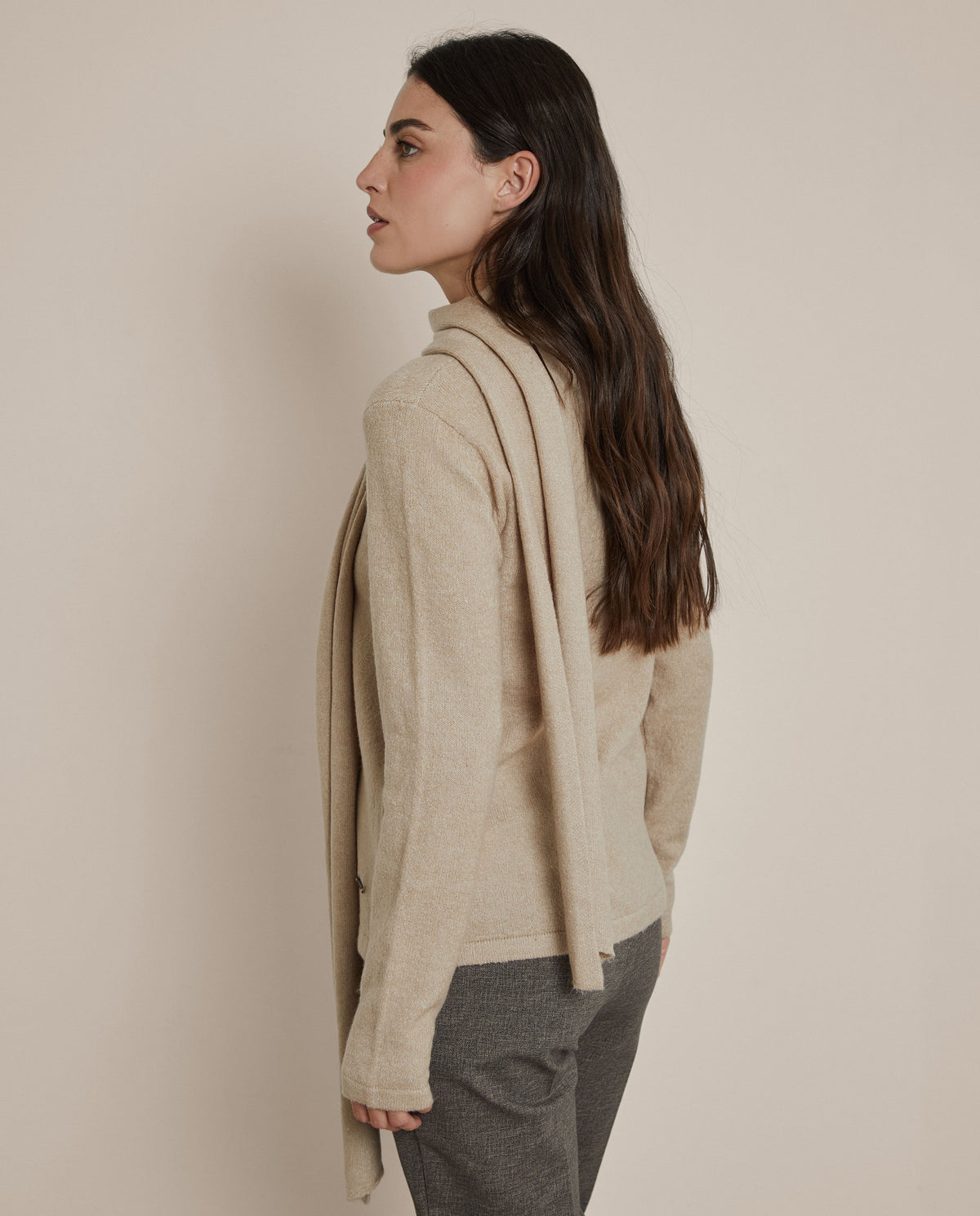 JERSEY DE PUNTO CON FOULARD INTEGRADO