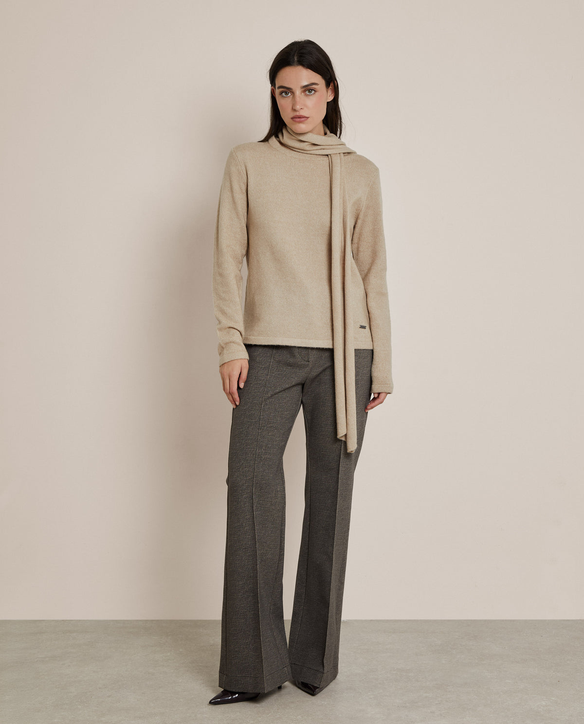 JERSEY DE PUNTO CON FOULARD INTEGRADO