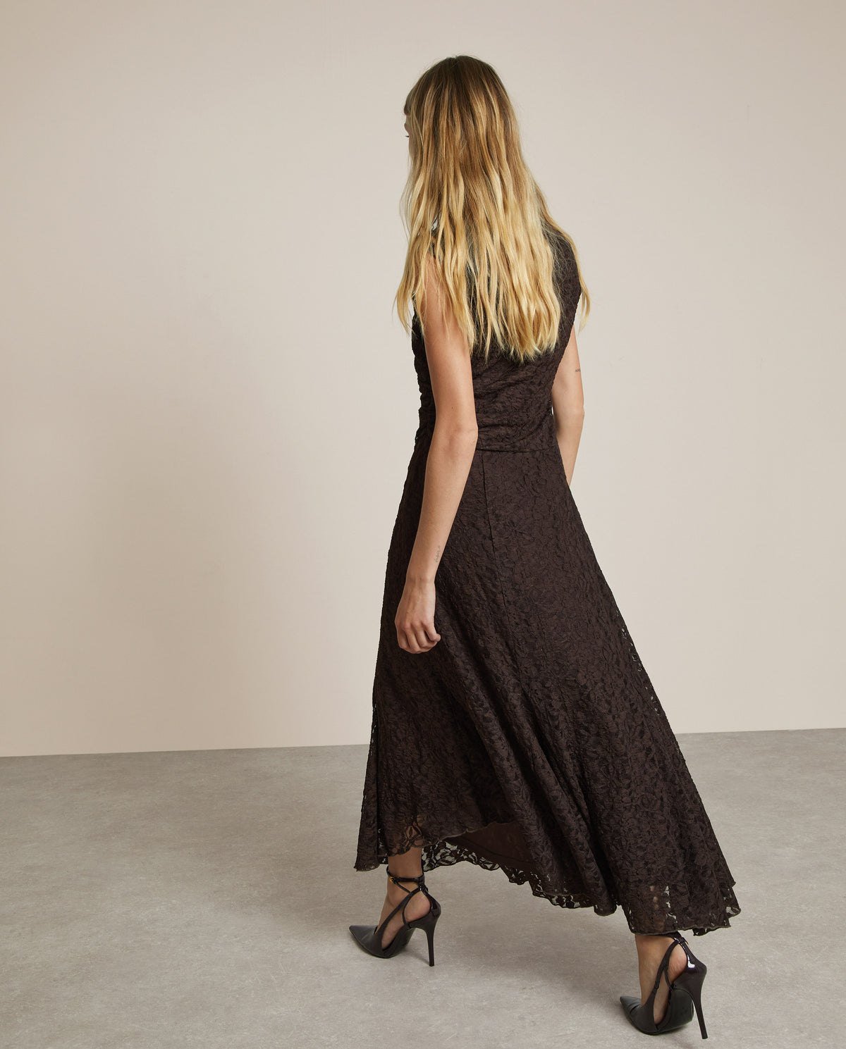 VESTIDO MIDI ASIMÉTRICO