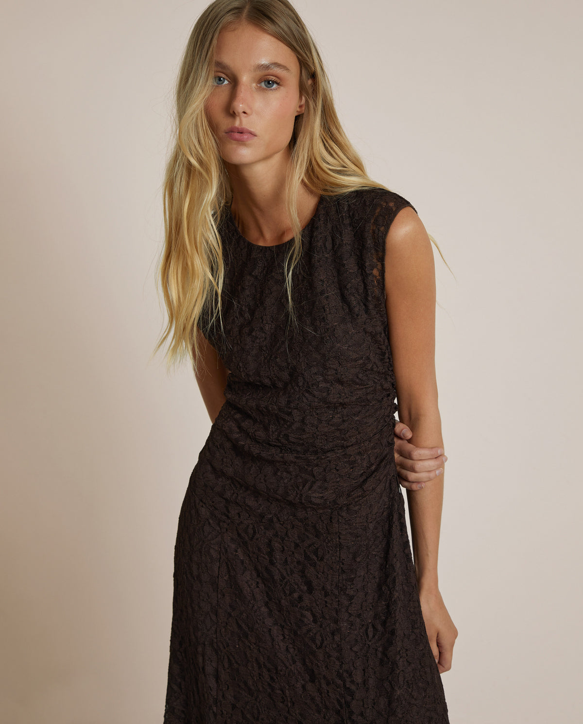 VESTIDO MIDI ASIMÉTRICO