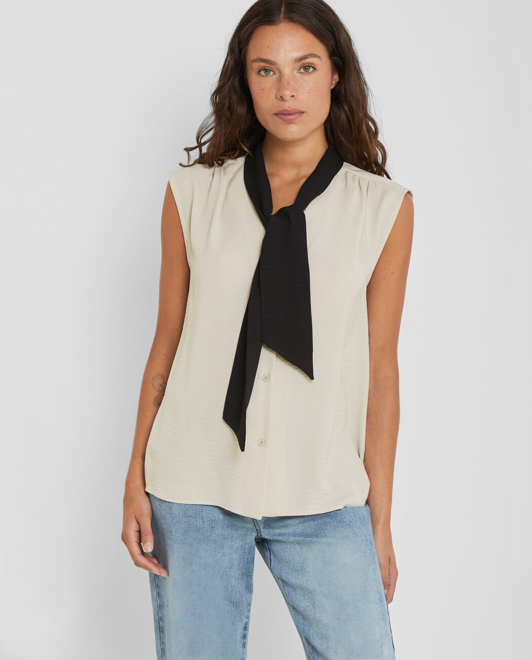 BLUSA LAZO EN CUELLO