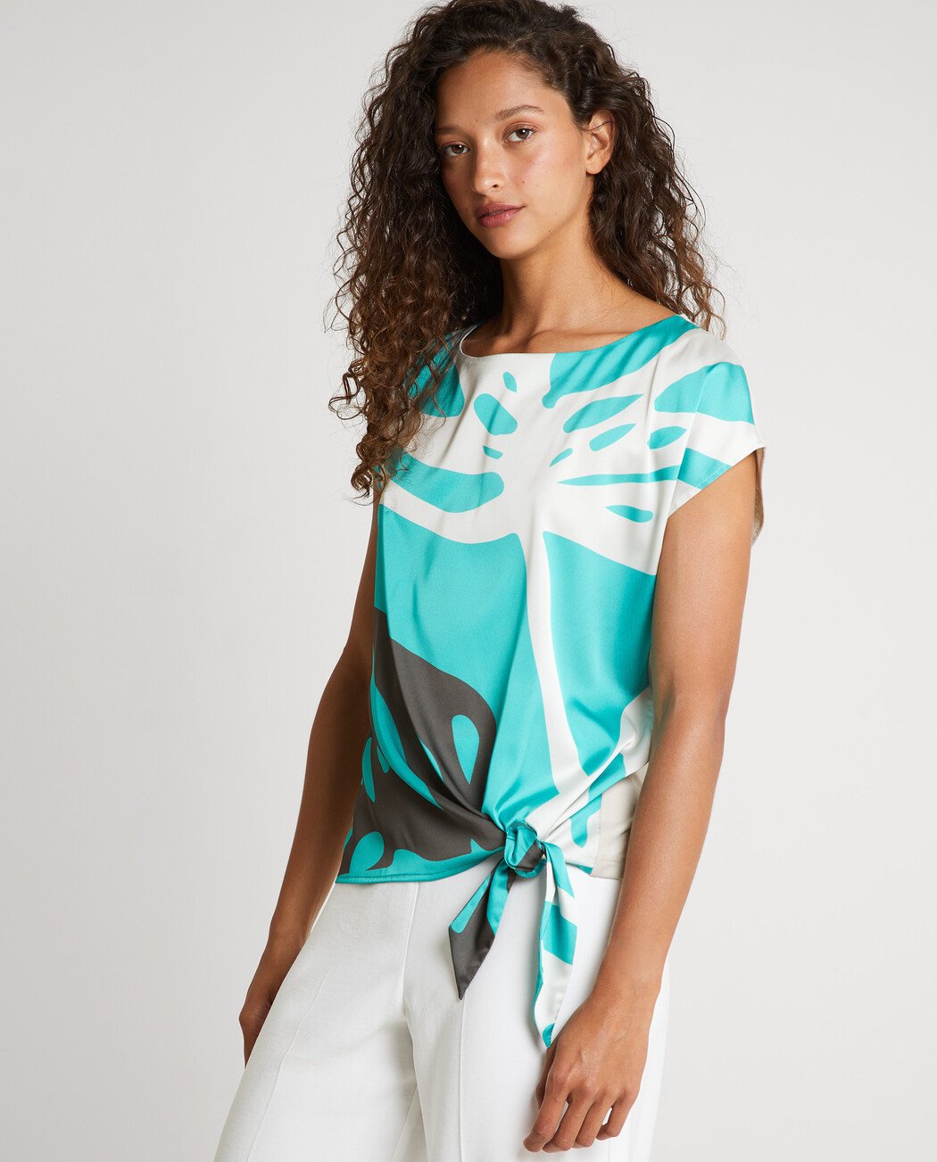 CAMISETA ESTAMPADA CON LAZO