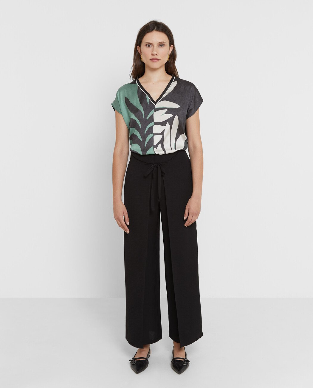CAMISETA CON ESTAMPADO FLORAL
