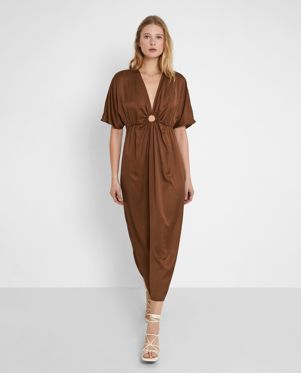 VESTIDO MIDI CON ANILLA DECORATIVA