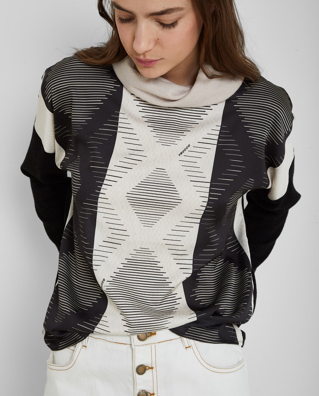 CAMISETA CUELLO VUELTO