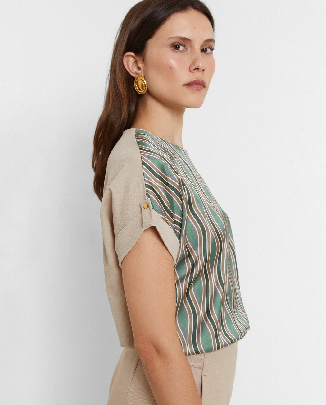 CAMISETA CON ESTAMPADO ONDULADO