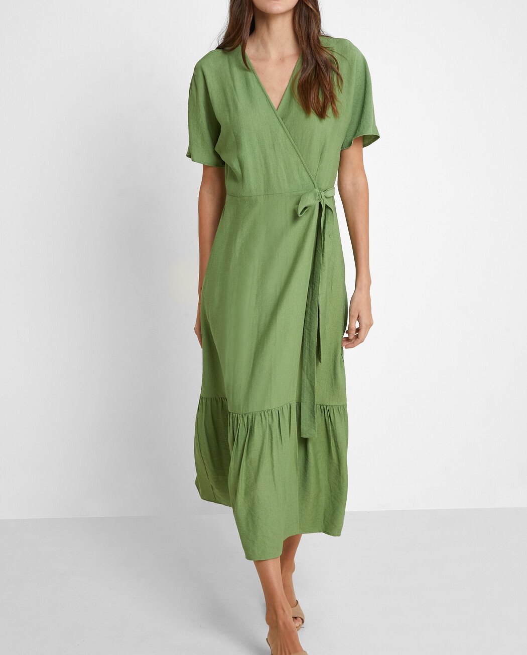 VESTIDO CRUZADO CON VOLANTE