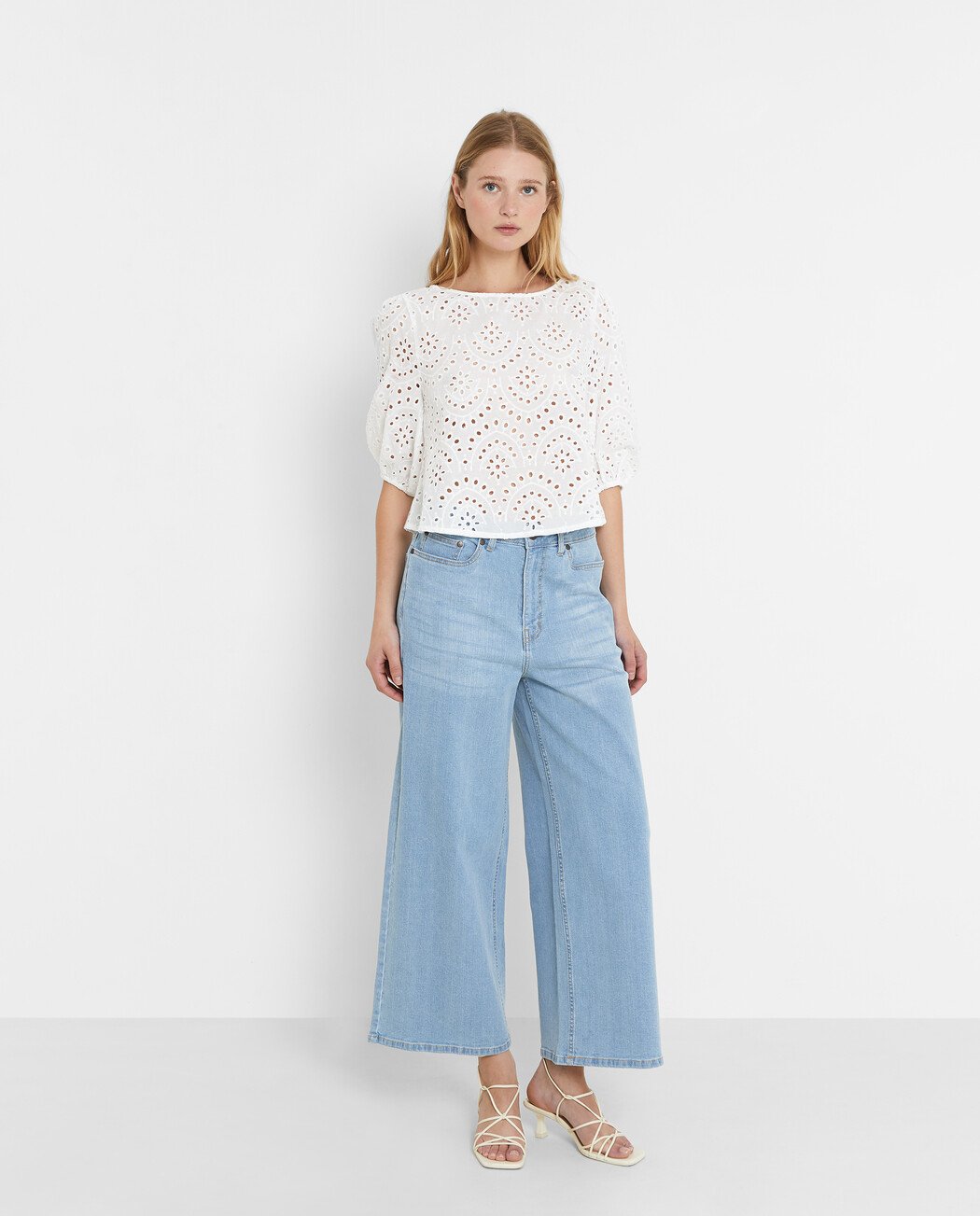 BLUSA BORDADO SUIZO