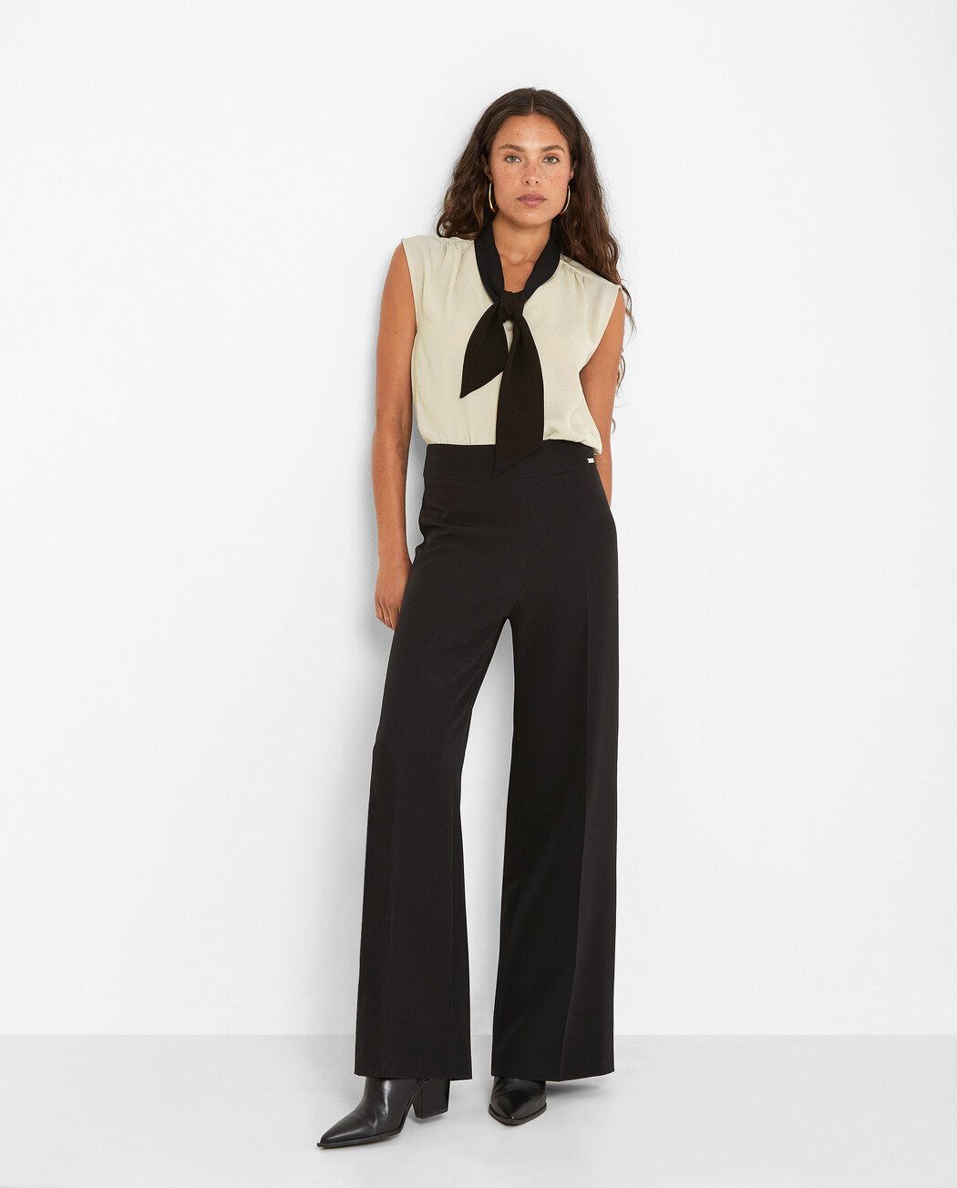 BLUSA LAZO EN CUELLO